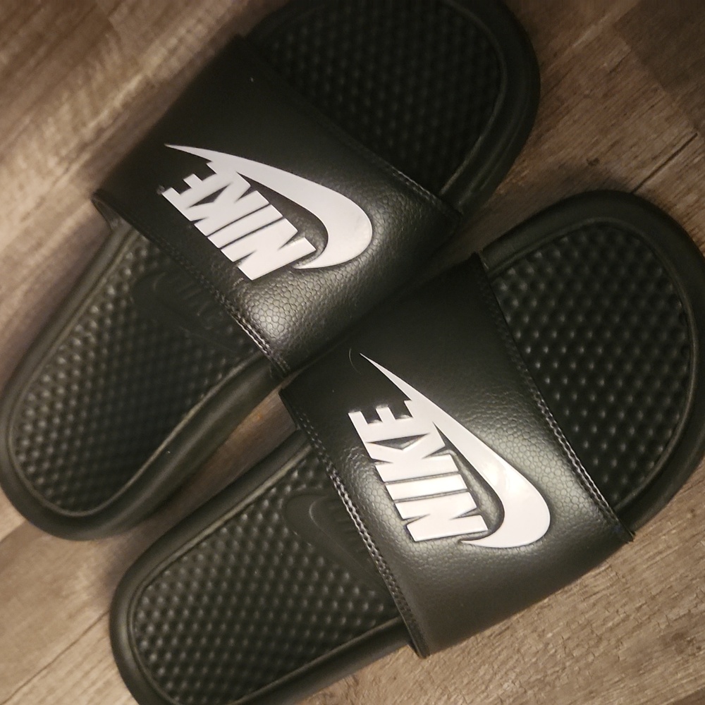 Nike slides